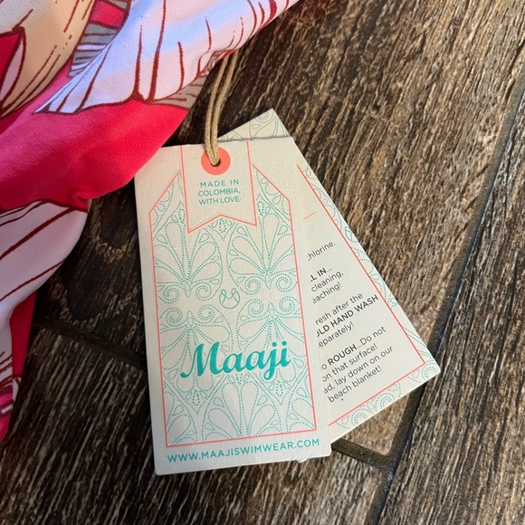 Red reversible maaji one peice - Picture 10 of 12